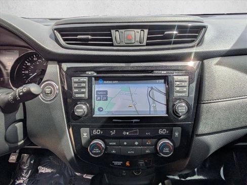 Used 2017 Nissan Rogue SV w/ SV Premium Package AWD/4WD image 15