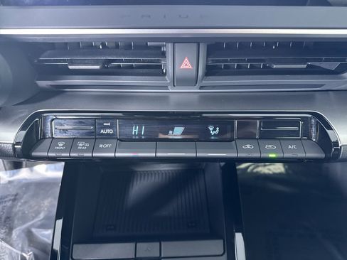 Used 2025 Toyota Prius LE image 21