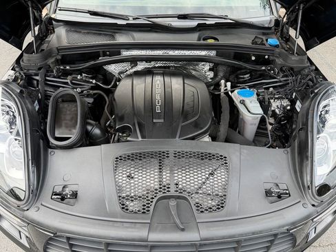 Used 2018 Porsche Macan Sport Edition AWD/4WD image 6