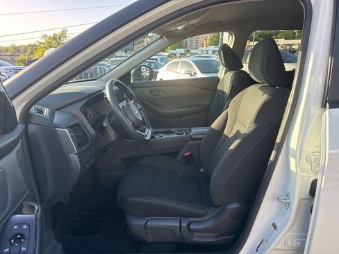 Used 2024 Nissan Rogue S AWD/4WD image 10