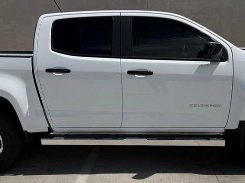Used 2022 Chevrolet Colorado Z71 AWD/4WD image 5