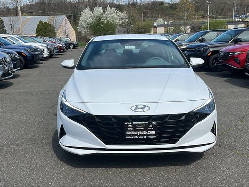 Used 2023 Hyundai Elantra SEL FWD image 2