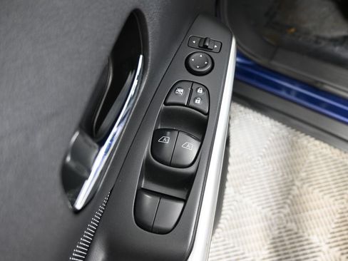 Used 2018 Nissan Kicks SV FWD image 19
