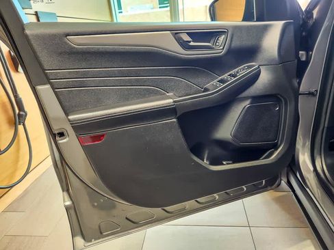 Used 2025 Ford Escape Active AWD/4WD image 19