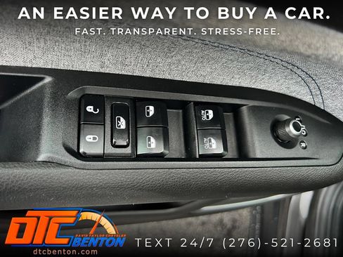 Used 2024 Jeep Compass Latitude AWD/4WD image 17