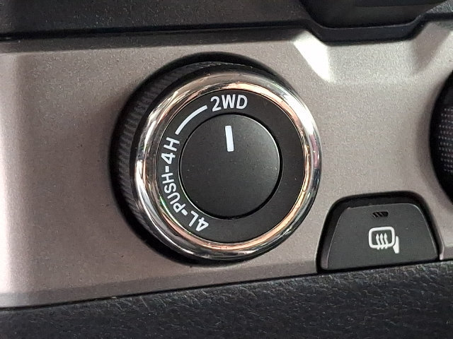Used 2020 Toyota Tacoma SR5 AWD/4WD image 14