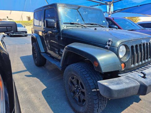 Used 2007 Jeep Wrangler Sahara w/ Dual Top Group AWD/4WD image 2