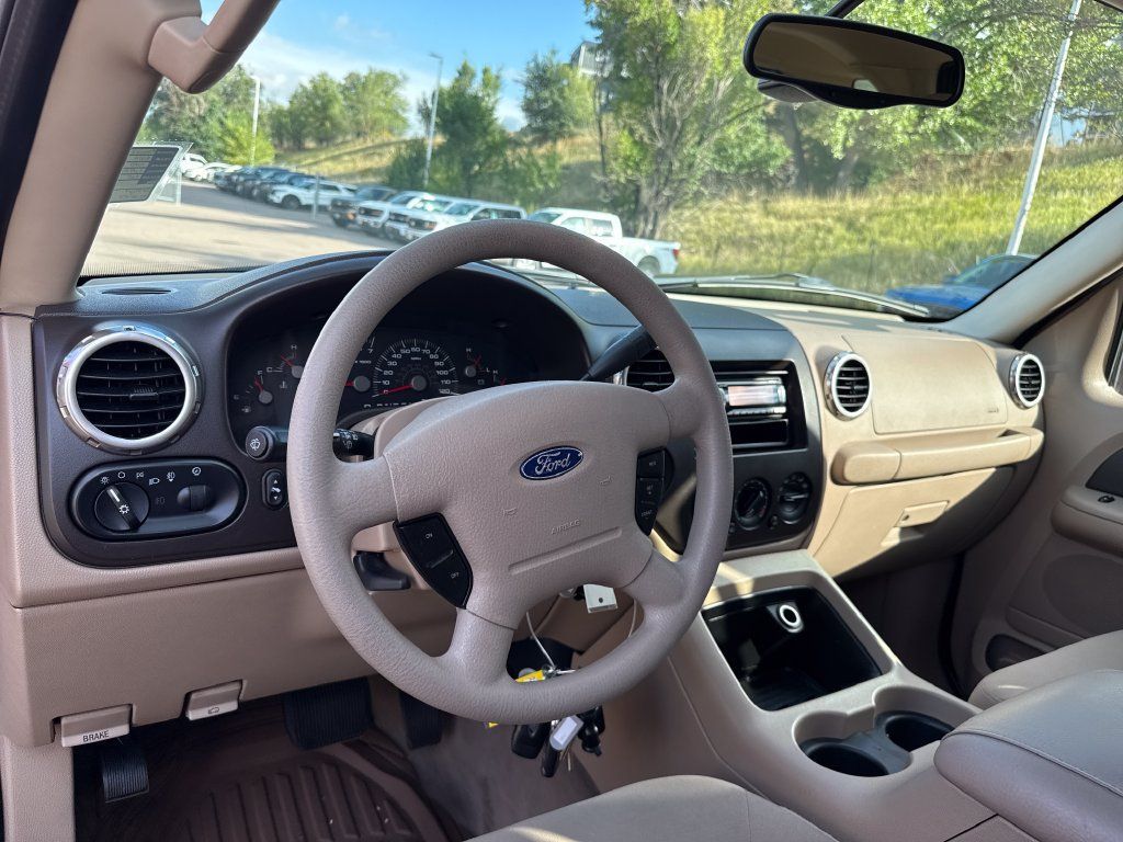 Used 2004 Ford Expedition XLT AWD/4WD image 12