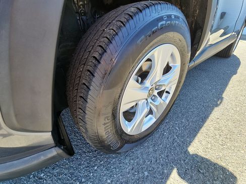 Used 2021 Toyota RAV4 LE AWD/4WD image 18