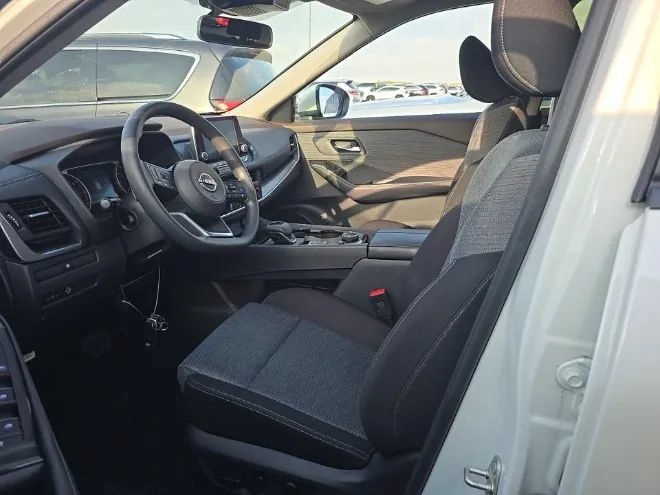 Used 2023 Nissan Rogue SV AWD/4WD image 7