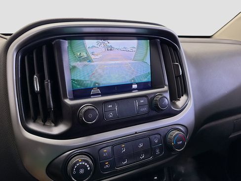 Used 2022 Chevrolet Colorado LT w/ LT Convenience Package image 9