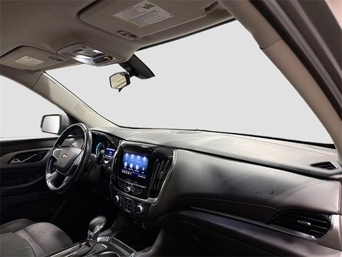 Used 2021 Chevrolet Traverse LT image 32
