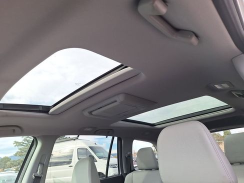 Used 2016 Honda Pilot Elite image 32