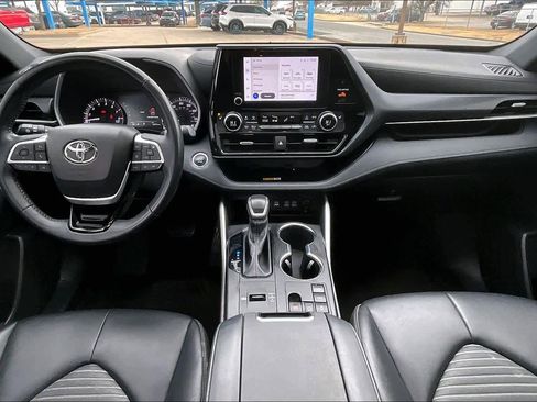 Used 2023 Toyota Highlander XSE image 16