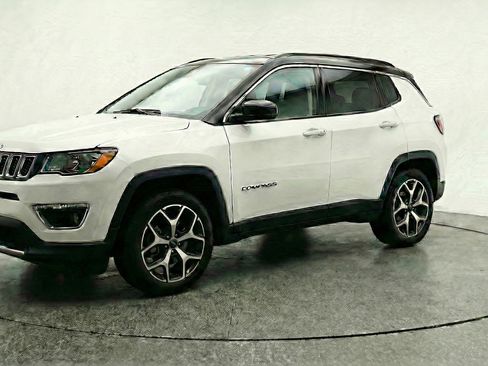 Used 2025 Jeep Compass Limited image 3