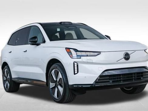 New 2025 Volvo EX90 Plus image 3