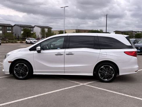 Used 2024 Honda Odyssey Elite image 3