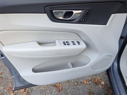 Certified 2022 Volvo XC60 B5 Momentum w/ Advanced Package image 24