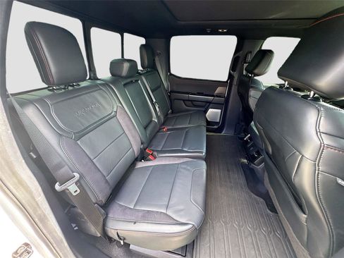 Used 2018 Ford F150 XLT image 13