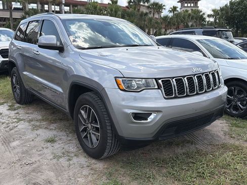 Used 2018 Jeep Grand Cherokee Laredo RWD image 1