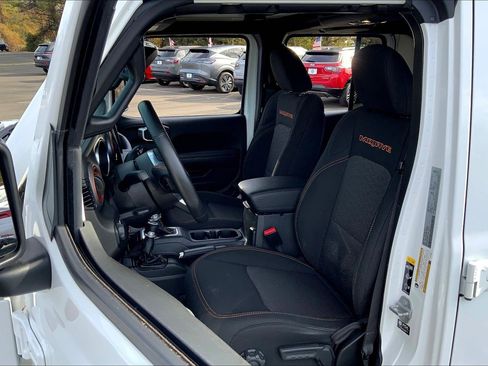 Certified 2022 Jeep Gladiator Mojave w/ Cold Weather Group image 8