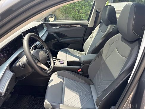 Used 2026 Volkswagen Tiguan SE AWD/4WD image 18