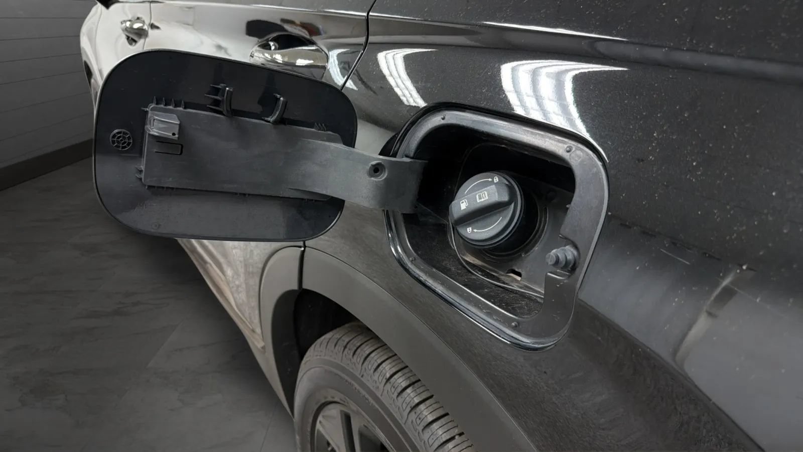Used 2020 Hyundai Santa Fe Limited FWD image 27