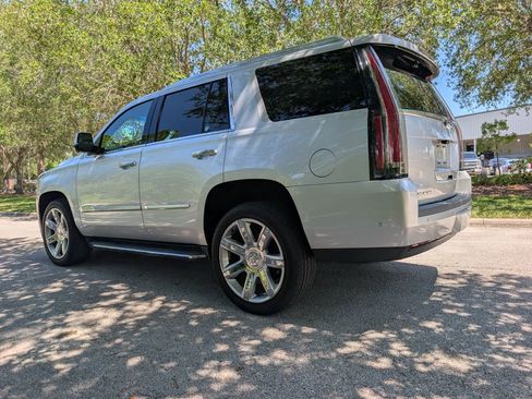 Used 2019 Cadillac Escalade Luxury AWD/4WD image 5