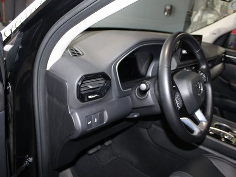 Used 2023 Honda Pilot Touring image 12