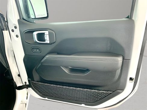 Used 2023 Jeep Gladiator Overland image 25