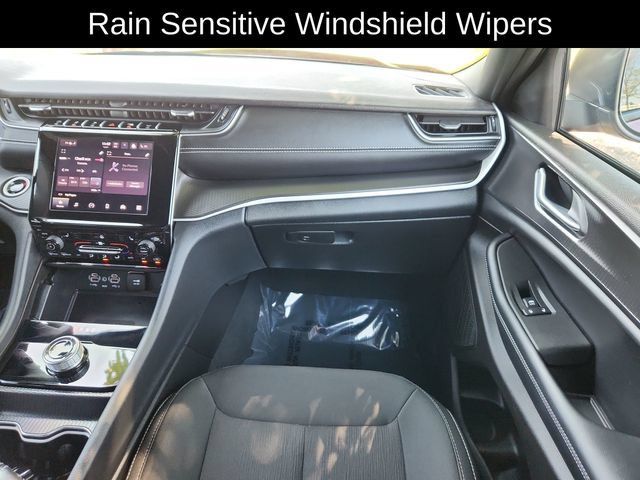 Used 2025 Jeep Grand Cherokee L Laredo w/ Luxury Tech Group I AWD/4WD image 25