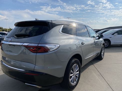 Used 2024 Buick Enclave Premium image 4