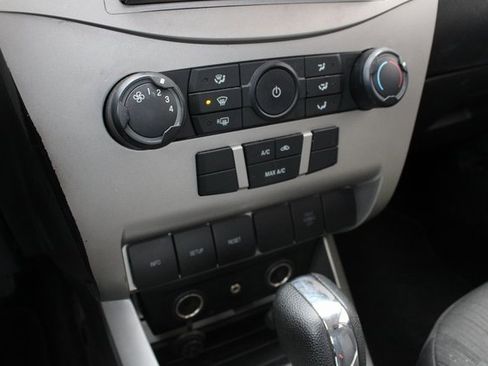 Used 2009 Ford Focus SE image 17