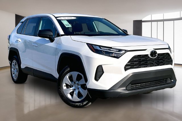 Used 2025 Toyota RAV4 LE AWD/4WD image 3