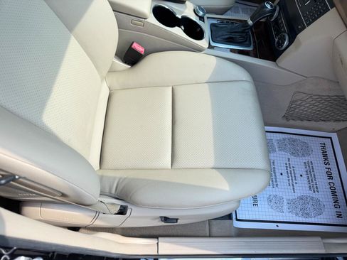 Used 2011 Mercedes-Benz GLK 350 4MATIC image 49