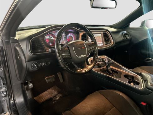 Used 2022 Dodge Challenger R/T w/ Plus Package image 9