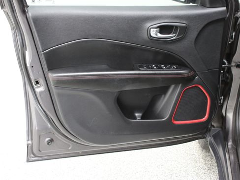 Used 2020 Jeep Compass Trailhawk AWD/4WD image 12