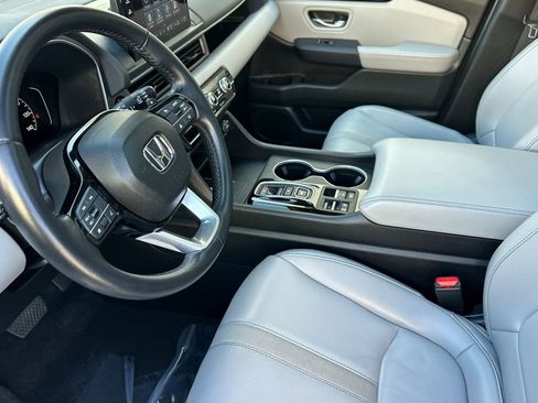 Certified 2024 Honda Pilot Touring image 10