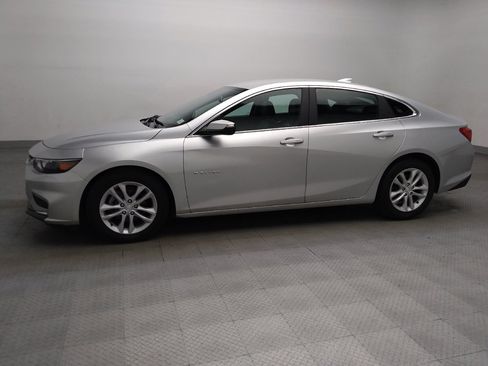 Used 2018 Chevrolet Malibu LT w/ Leather Package FWD image 2