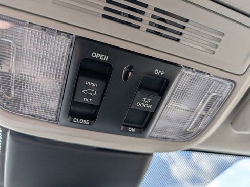 New 2026 Honda Odyssey Touring image 12