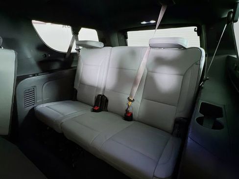 Used 2023 GMC Yukon XL SLT w/ SLT Premium Package AWD/4WD image 38