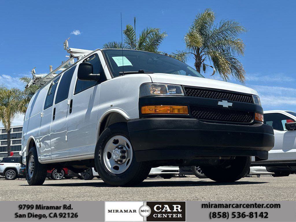 Used 2018 Chevrolet Express 2500 w/ Driver Convenience Package RWD image 1