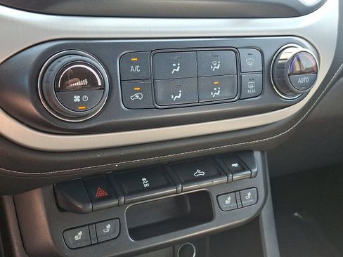 Used 2022 GMC Canyon Elevation w/ Elevation Premium Package AWD/4WD image 15