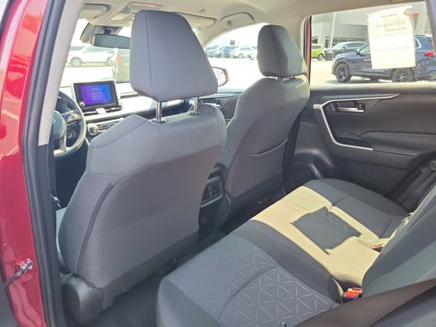 Used 2023 Toyota RAV4 XLE AWD/4WD image 11