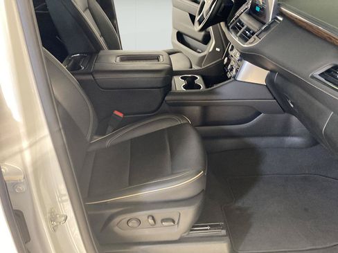 Used 2024 Chevrolet Suburban Premier AWD/4WD image 29