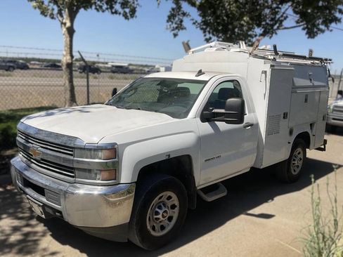 Used 2015 Chevrolet Silverado 3500 W/T RWD image 3