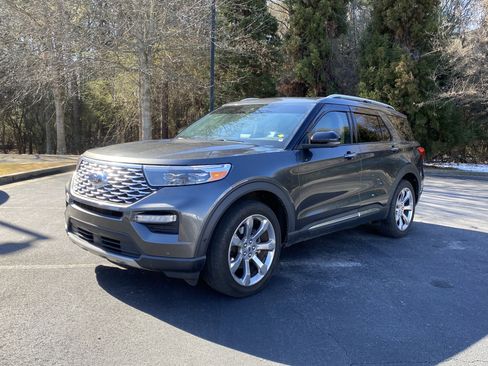 Used 2020 Ford Explorer Platinum w/ Premium Technology Package image 5