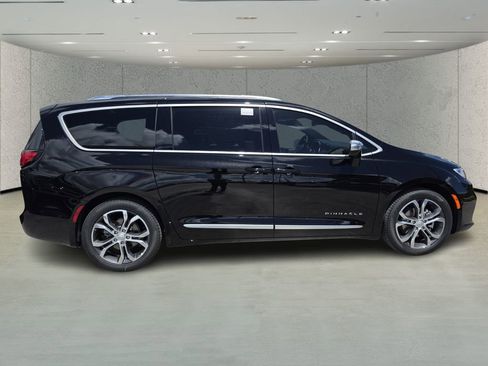 New 2026 Chrysler Pacifica Pinnacle w/ Trailer Tow Group image 3