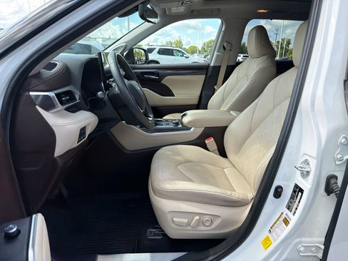 Used 2020 Toyota Highlander Platinum AWD/4WD image 13
