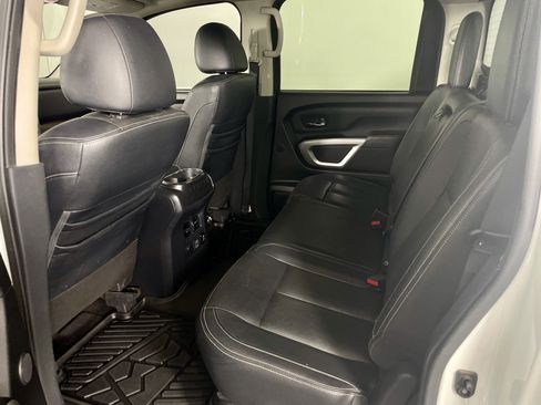 Used 2020 Nissan Titan SL w/ Moonroof Package image 10